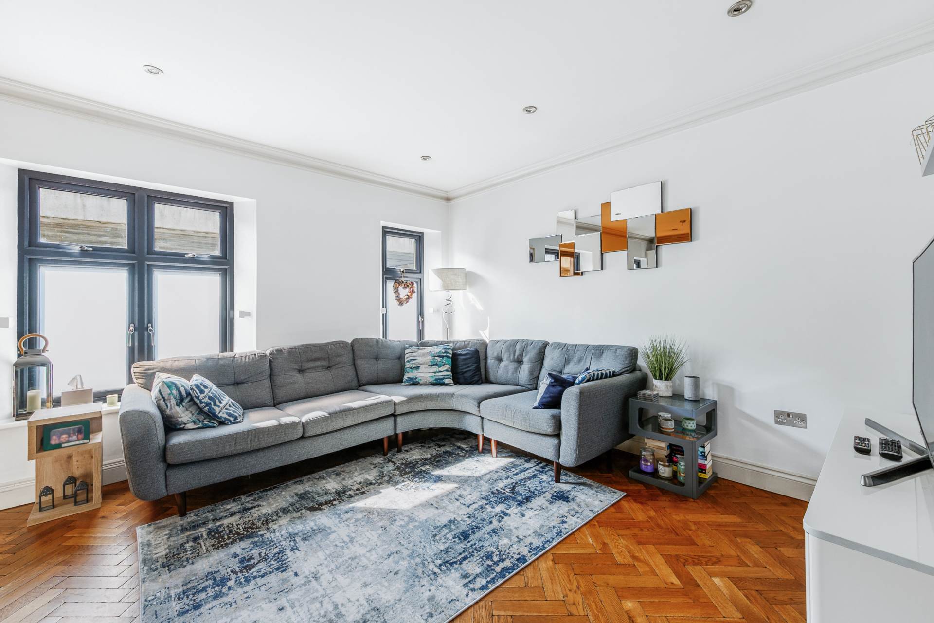 Adelaide Terrace, Great West Road, Brentford, Image 4