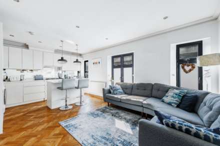 Adelaide Terrace, Great West Road, Brentford, Image 1