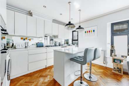 Adelaide Terrace, Great West Road, Brentford, Image 3