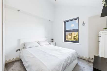 Adelaide Terrace, Great West Road, Brentford, Image 5