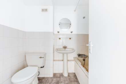 Otho Court, Brentford Dock, Image 7