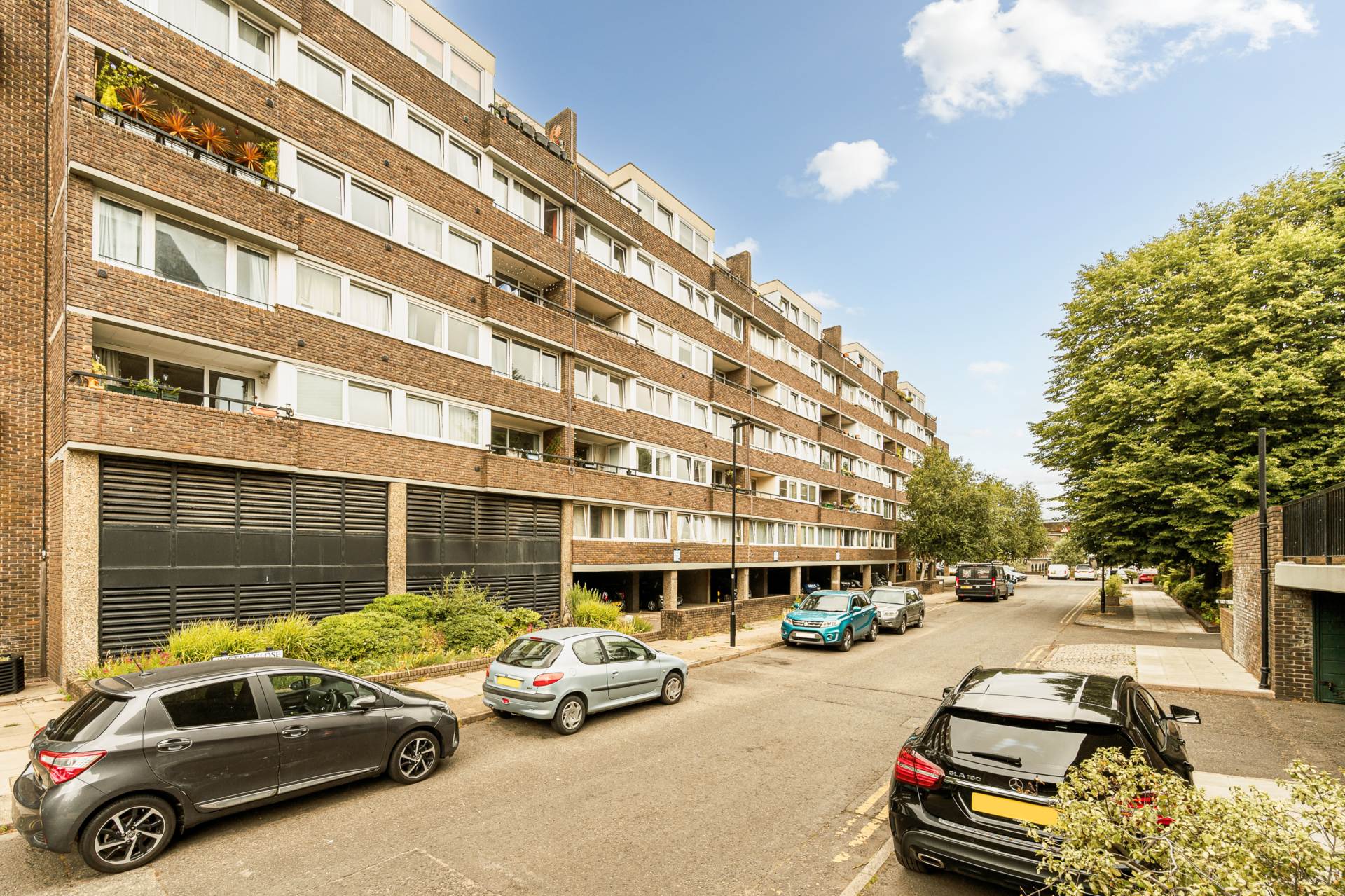 Romulus Court, Justin Close, Brentford Dock, Image 2