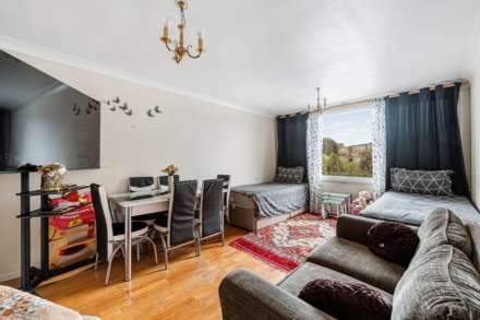 Romulus Court, Justin Close, Brentford Dock, Image 3