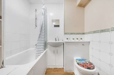 Romulus Court, Justin Close, Brentford Dock, Image 7