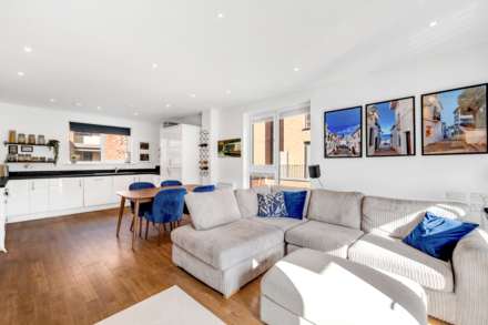 Myers Court, Reynard Way, Brentford, Image 2