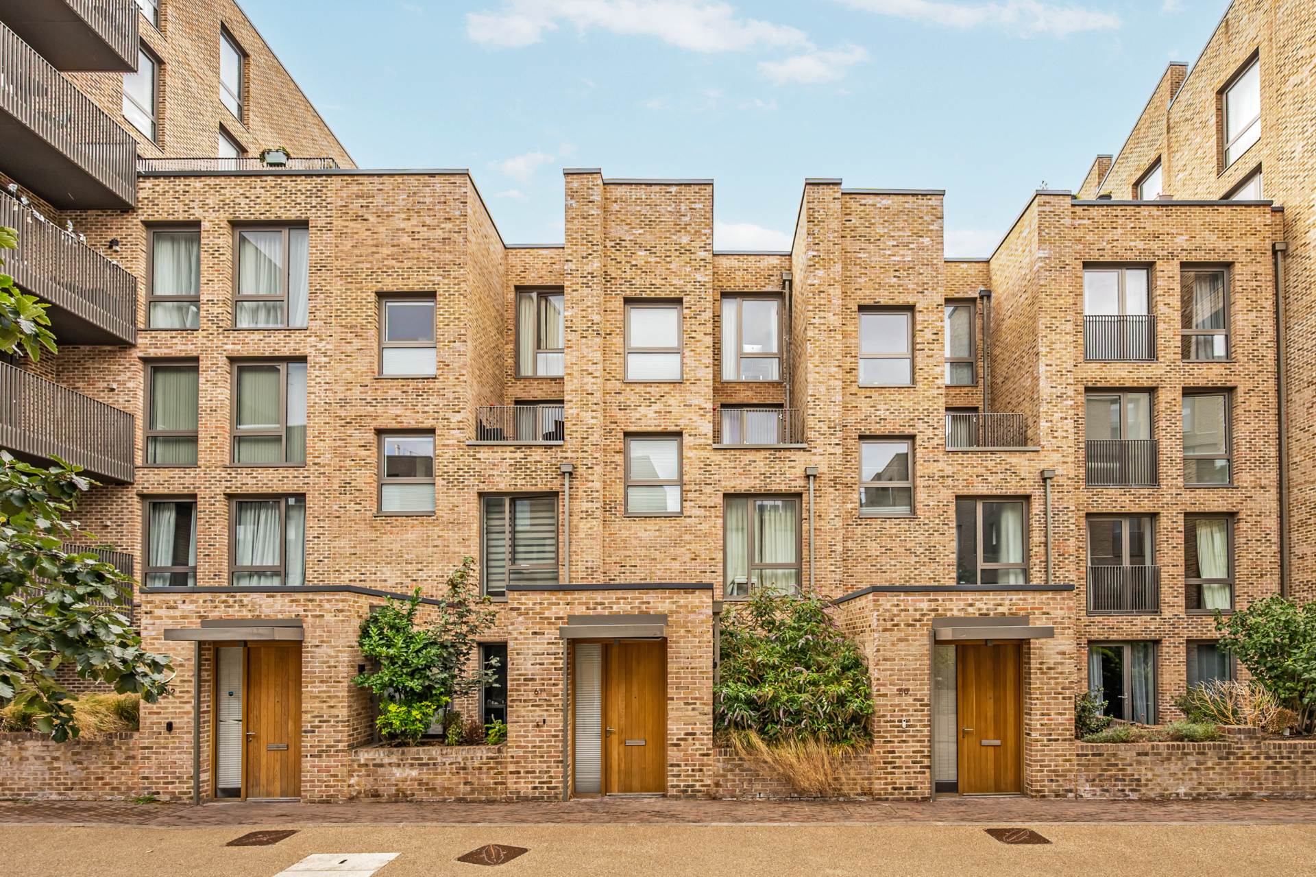 Isambard Court, Boaters Avenue, Brentford Lock West, Image 1