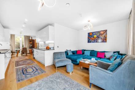 Isambard Court, Boaters Avenue, Brentford Lock West, Image 3