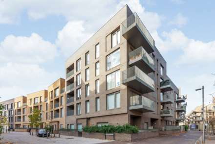 Narrowboat Avenue, Brentford Lock West, Image 13