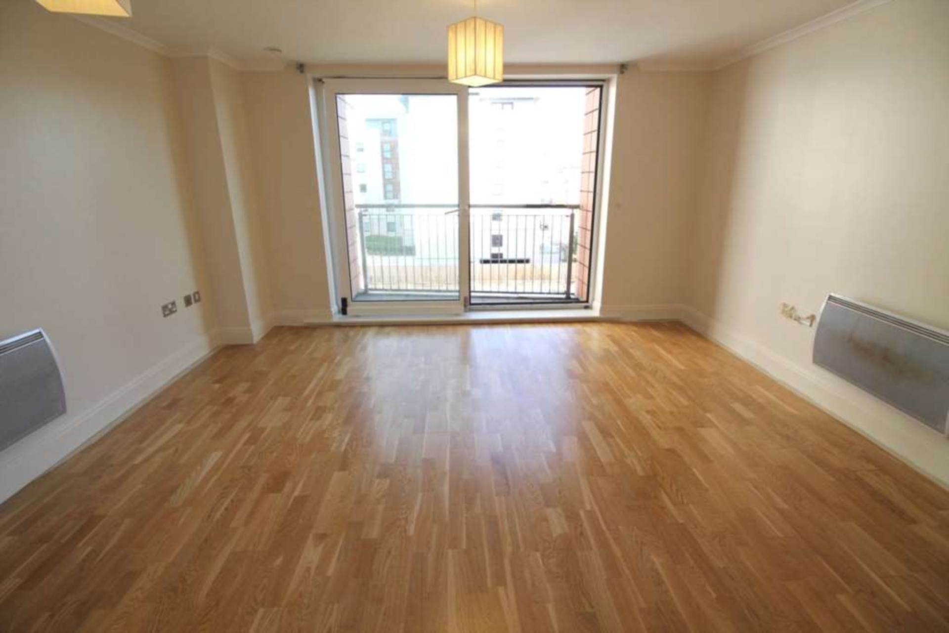 Holland Gardens, Brentford, Image 3