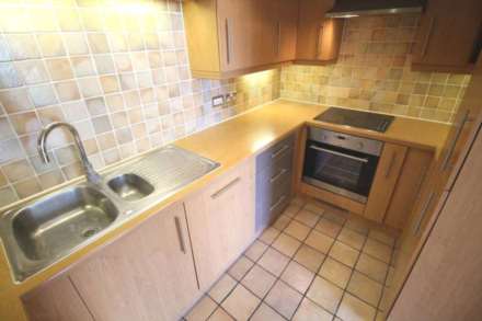 Holland Gardens, Brentford, Image 4