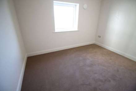 Holland Gardens, Brentford, Image 5