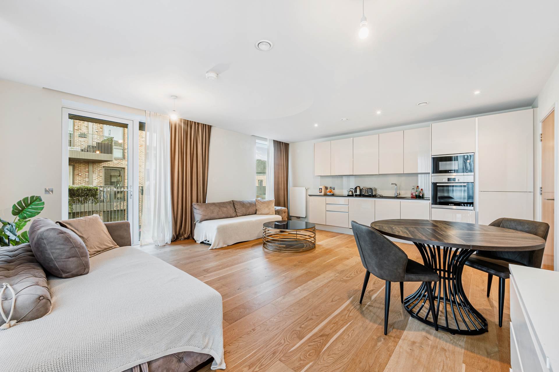 Isambrand Court, Brentford, Image 1