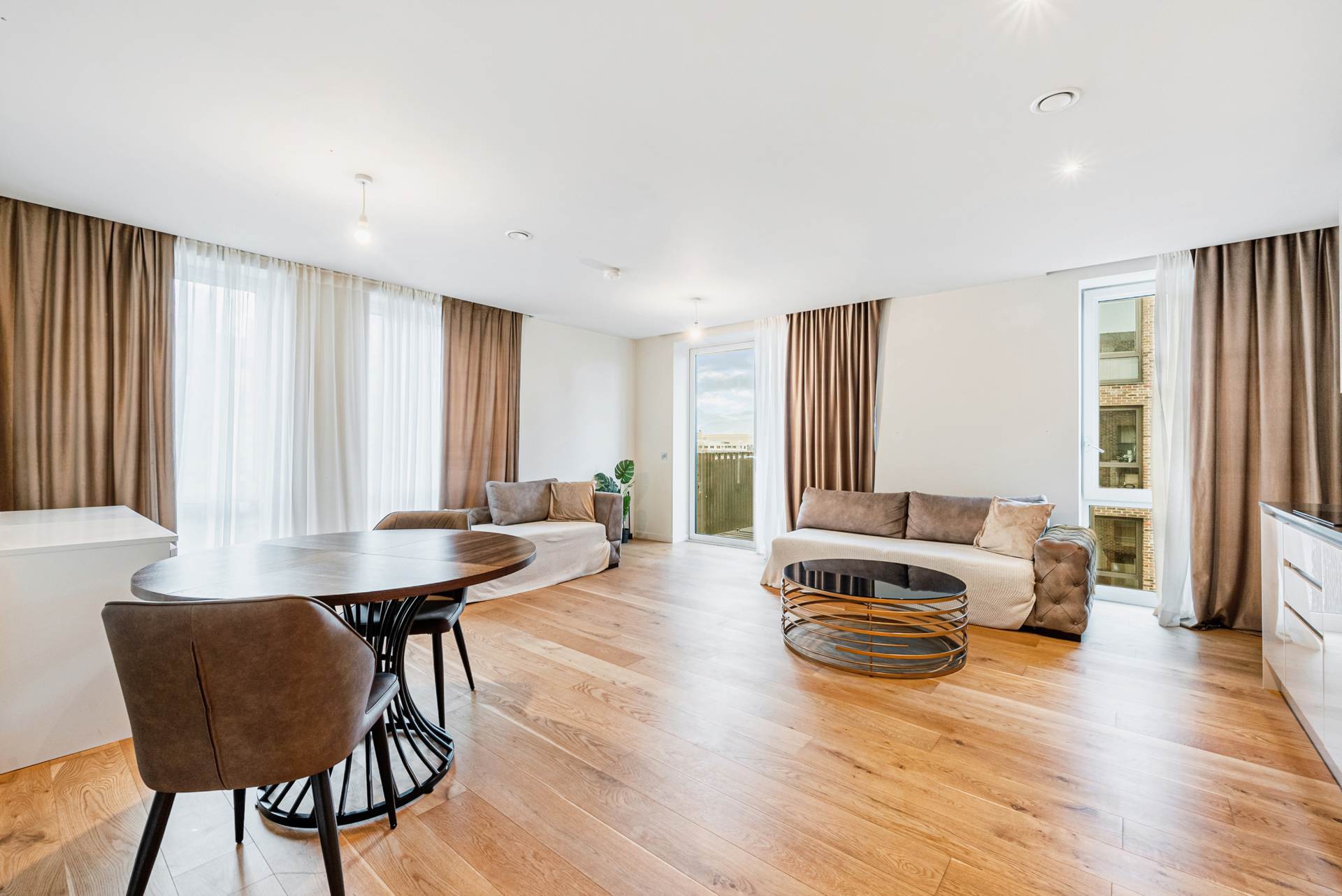 Isambrand Court, Brentford, Image 3