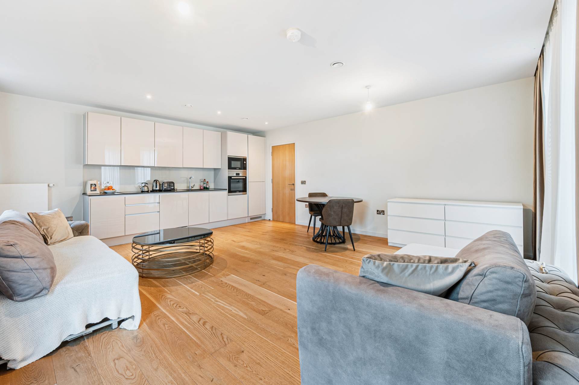 Isambrand Court, Brentford, Image 5