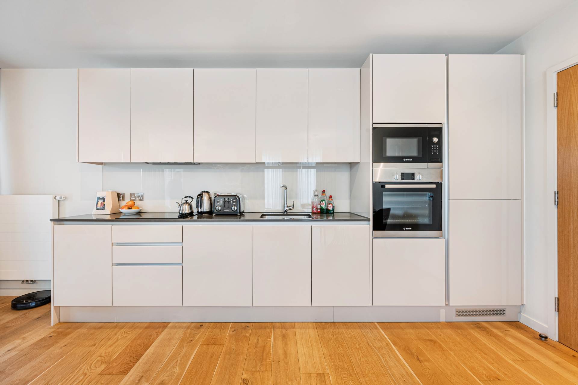 Isambrand Court, Brentford, Image 6