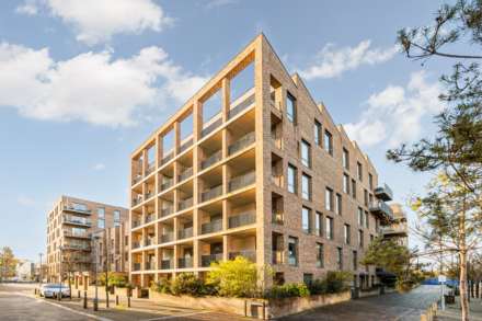 Isambrand Court, Brentford, Image 2