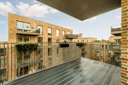 Isambrand Court, Brentford, Image 7