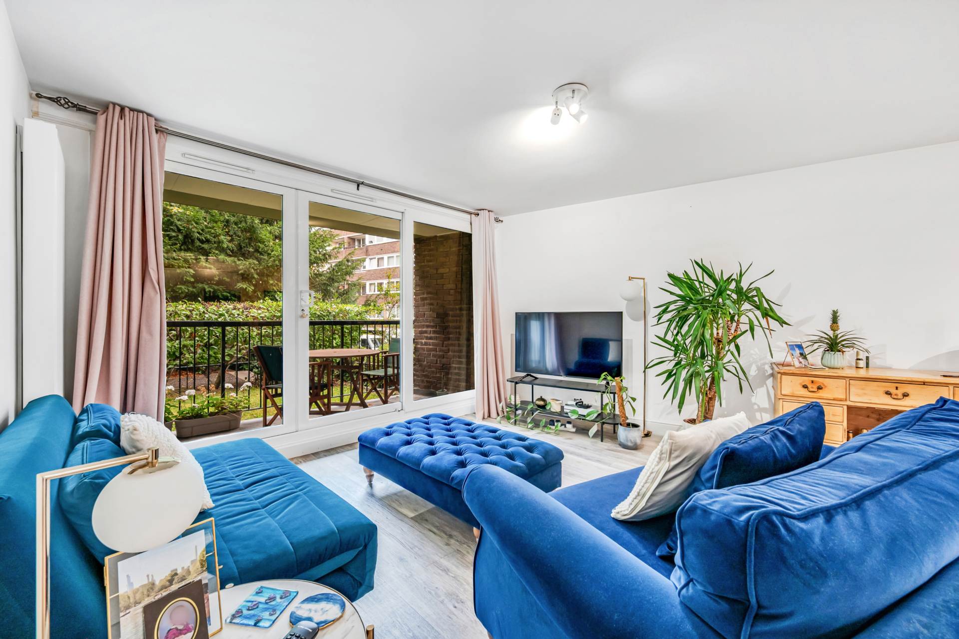 Nero Court, Brentford Dock, Image 2
