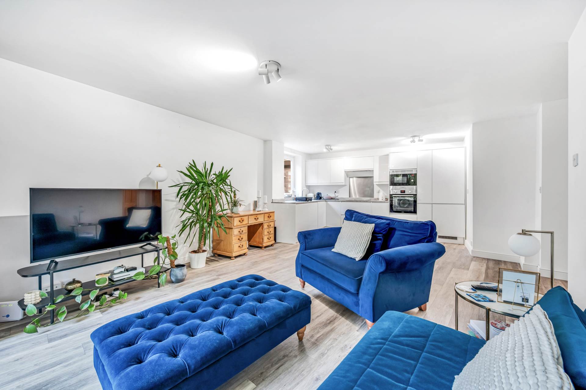 Nero Court, Brentford Dock, Image 4