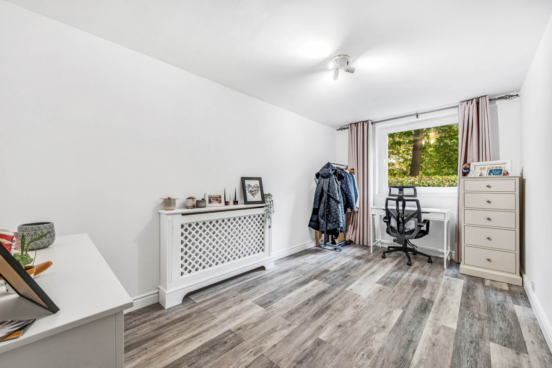 Nero Court, Brentford Dock, Image 9