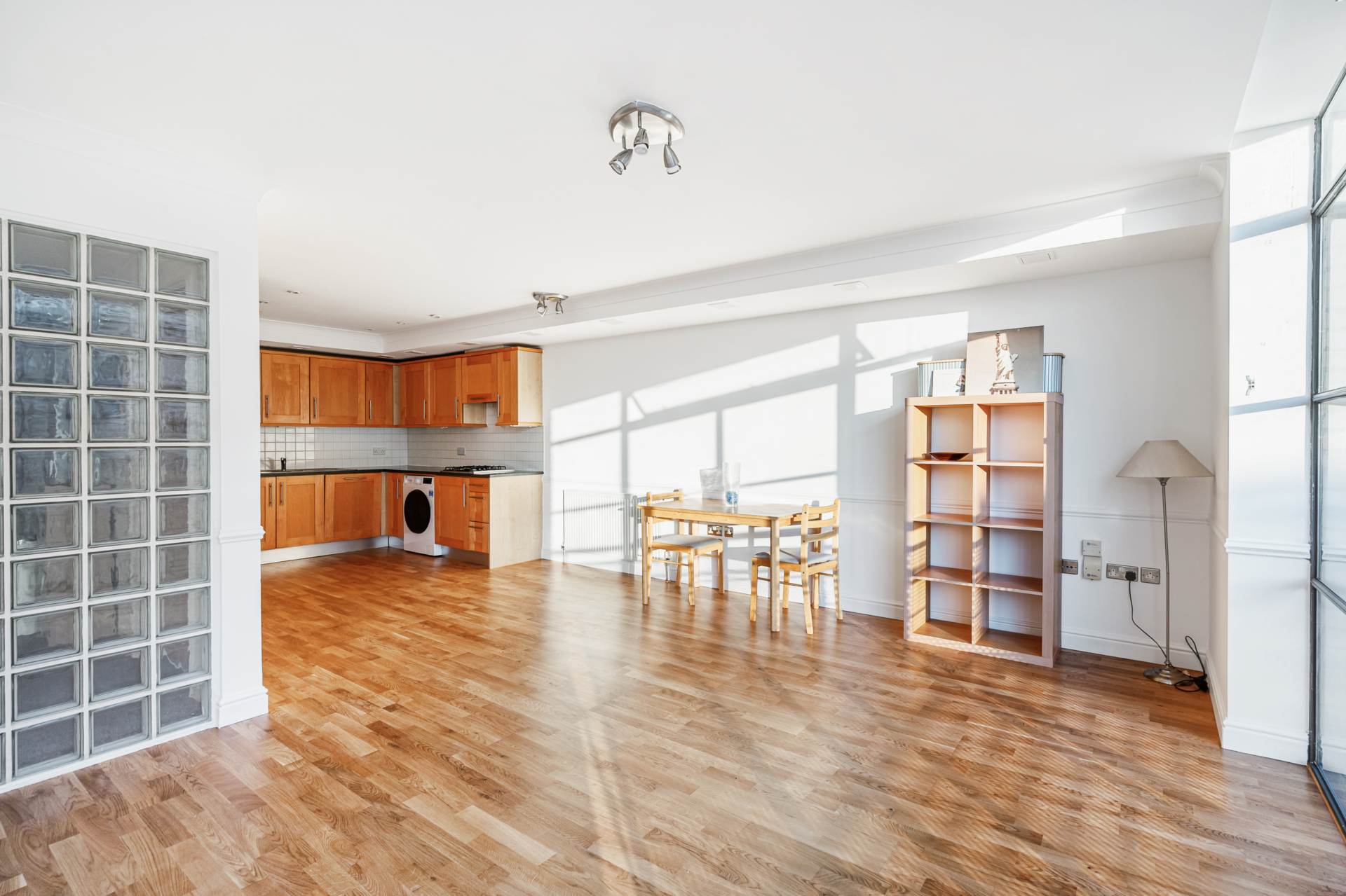 Ferry Lane, Ferry Quays, Brentford TW8, Image 3