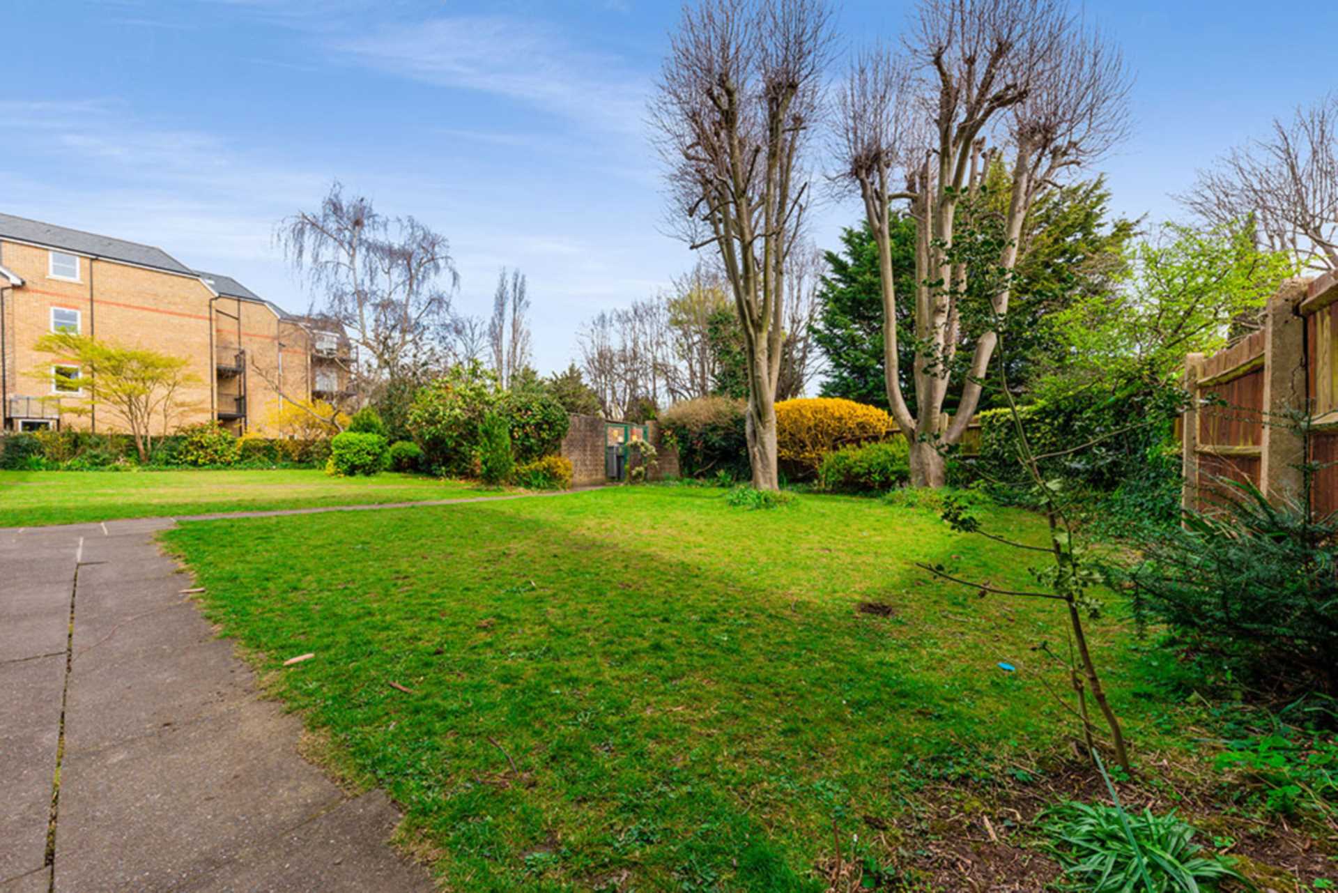 West Park, Ealing Broadway, Image 4