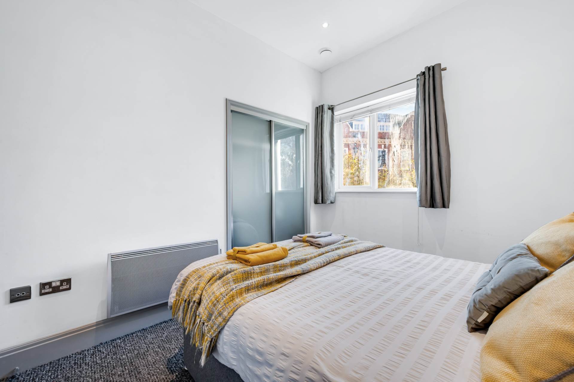 Oakbark House, Brentford, Image 10