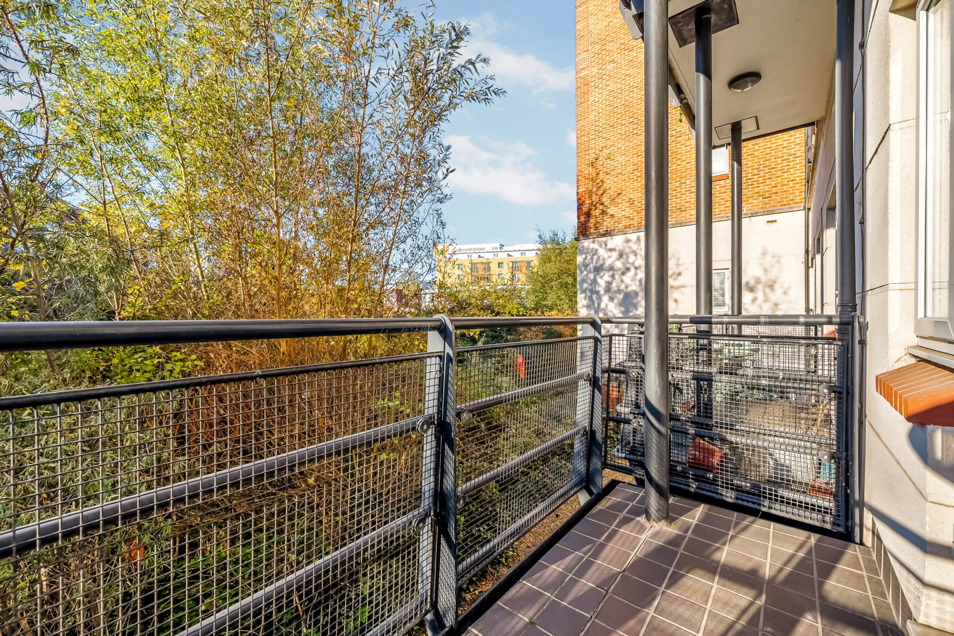 Oakbark House, Brentford, Image 12