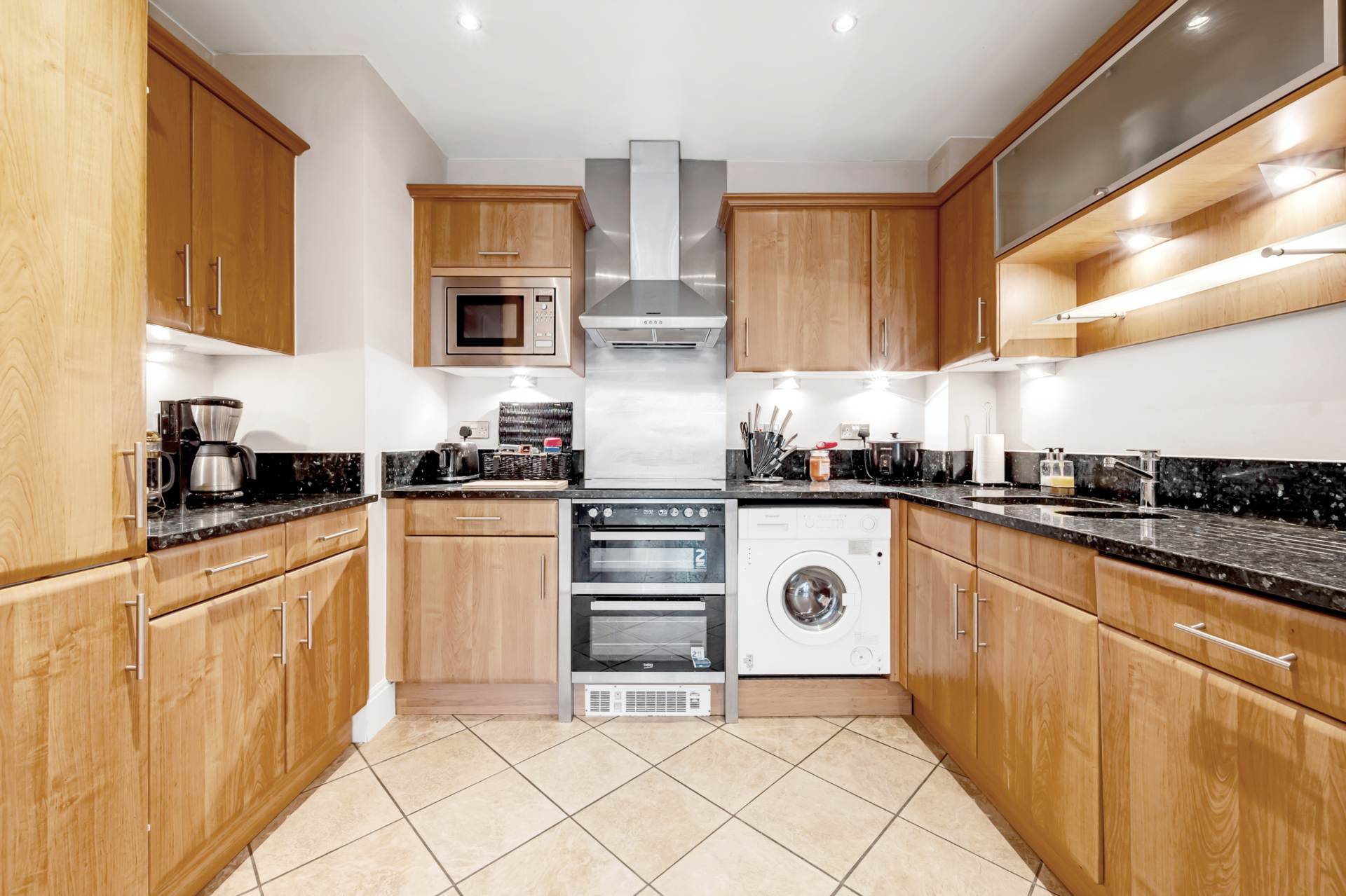 Oakbark House, Brentford, Image 4