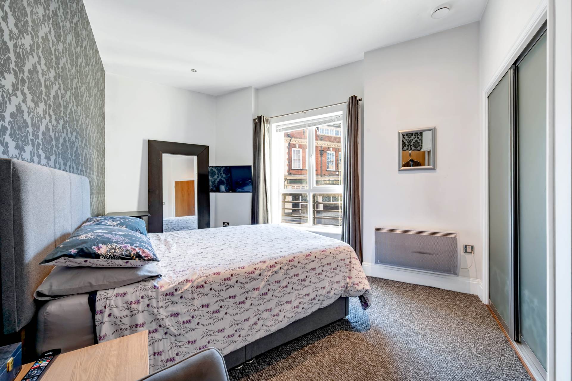 Oakbark House, Brentford, Image 5