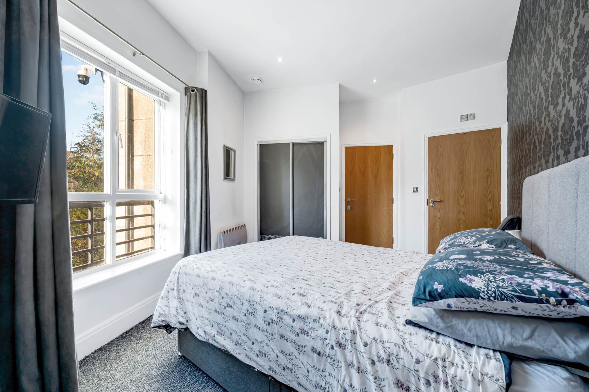 Oakbark House, Brentford, Image 6