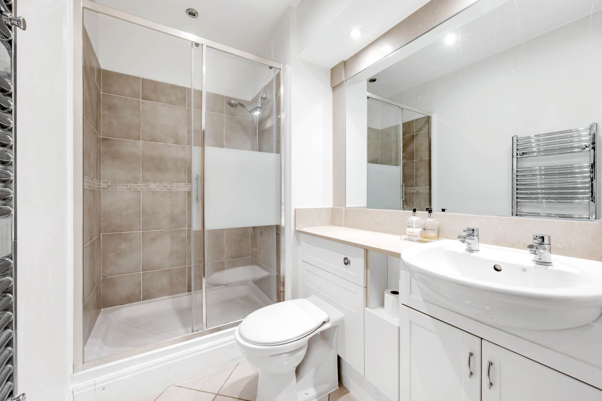 Oakbark House, Brentford, Image 7