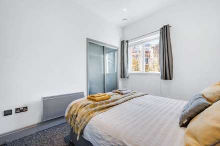 Oakbark House, Brentford, Image 10