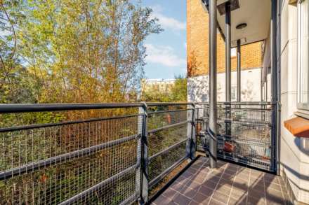 Oakbark House, Brentford, Image 12