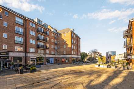 Oakbark House, Brentford, Image 13