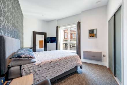 Oakbark House, Brentford, Image 5