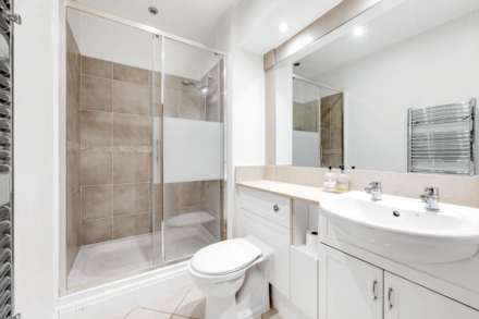 Oakbark House, Brentford, Image 7