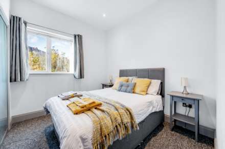 Oakbark House, Brentford, Image 9