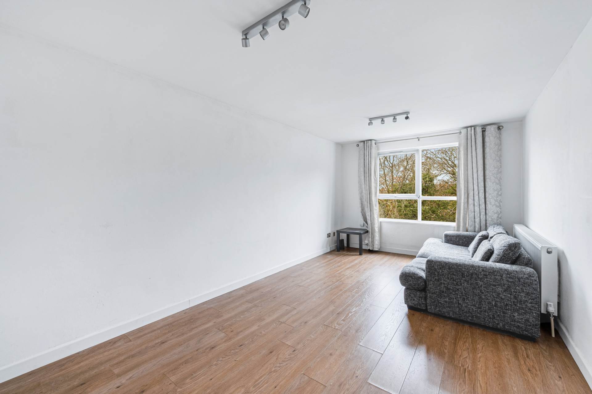 Hanger Lane, London, Image 4