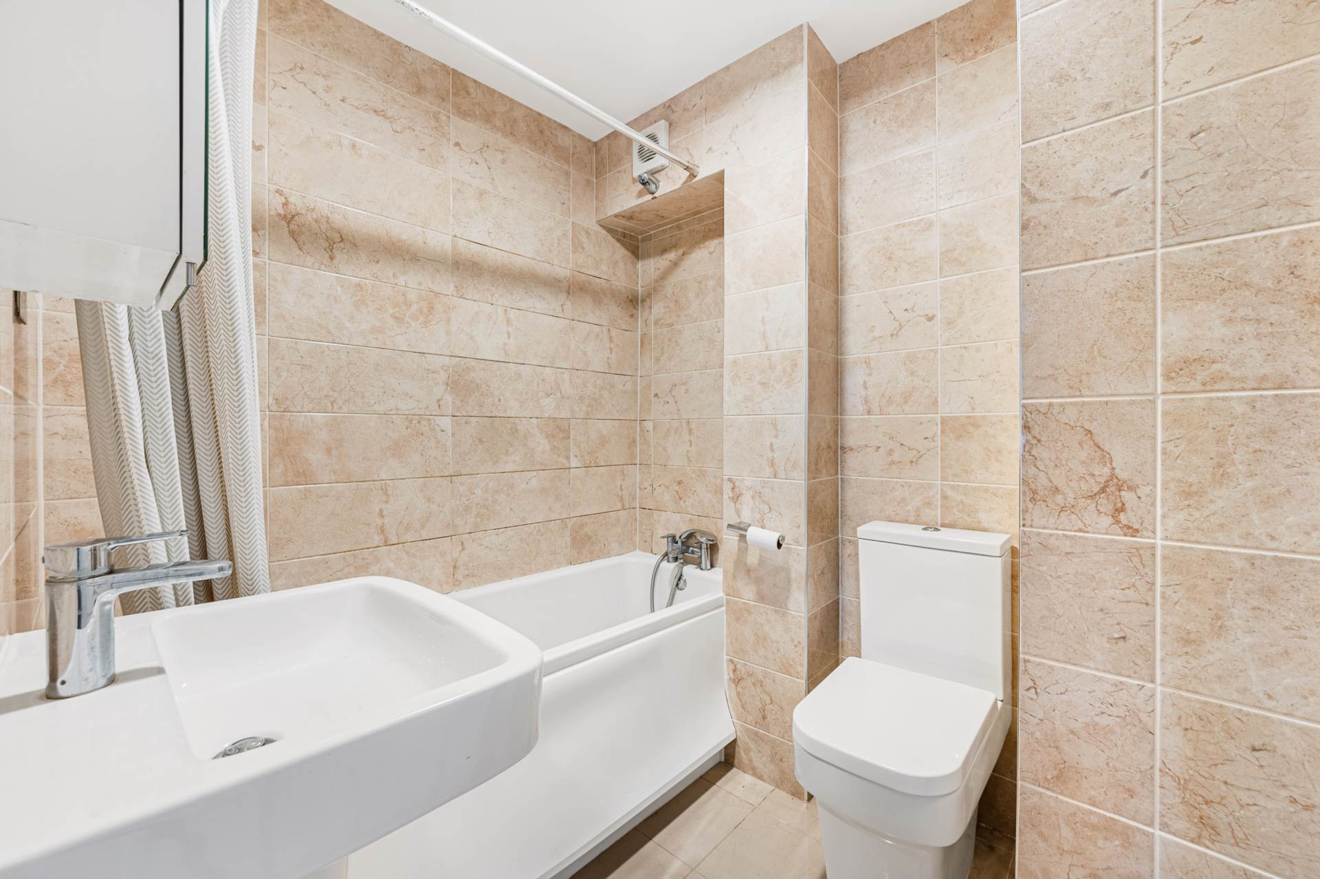 Hanger Lane, London, Image 7