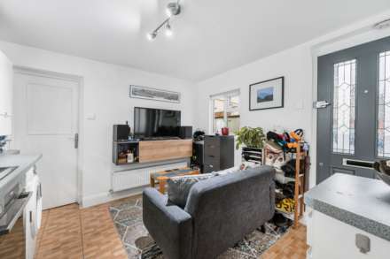 Market Terrace, Albany Road, Brentford, Image 4