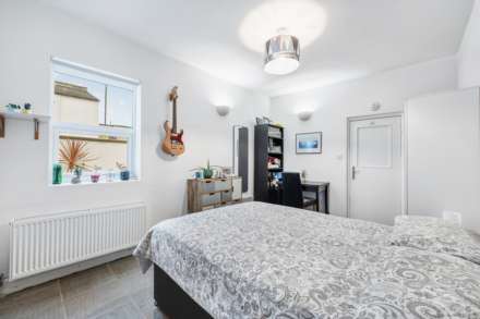 Market Terrace, Albany Road, Brentford, Image 7