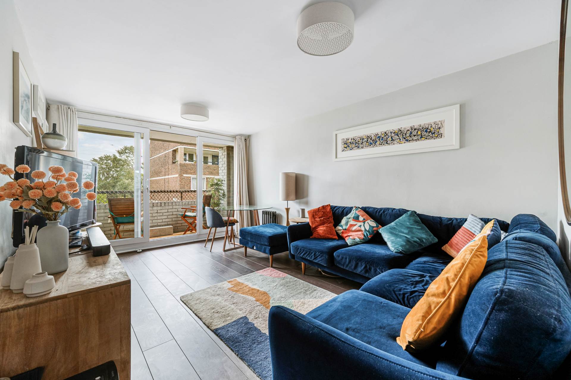 Nero Court, Brentford, Image 3