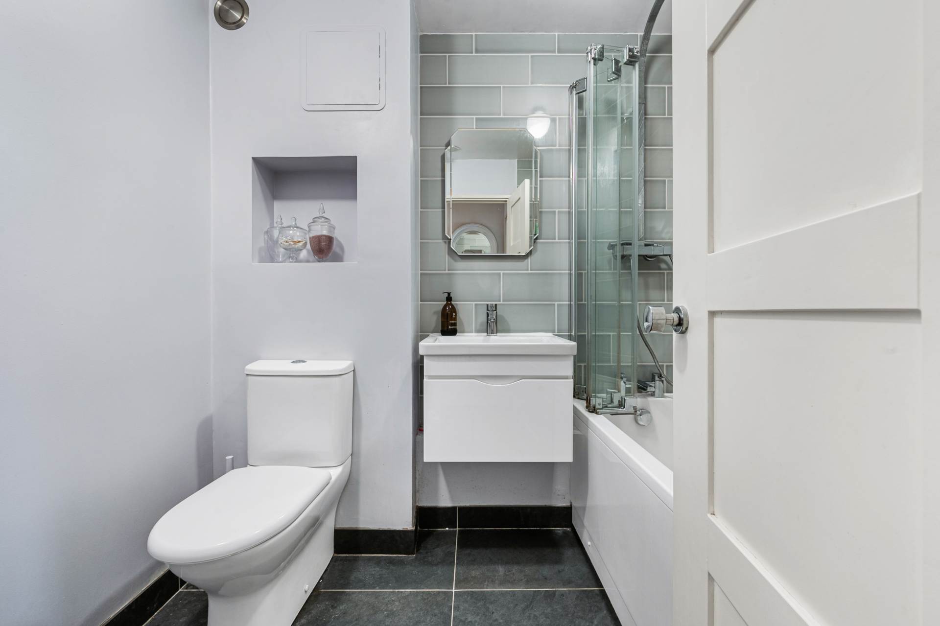 Nero Court, Brentford, Image 5