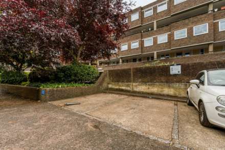 Nero Court, Brentford, Image 14