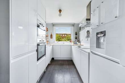 Nero Court, Brentford, Image 4