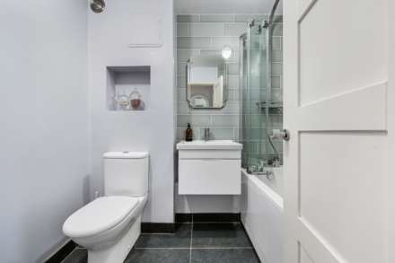 Nero Court, Brentford, Image 5
