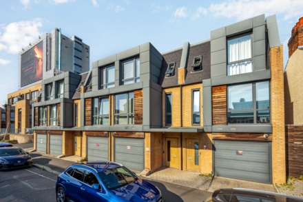 Brook Lane North, Brentford, Image 1