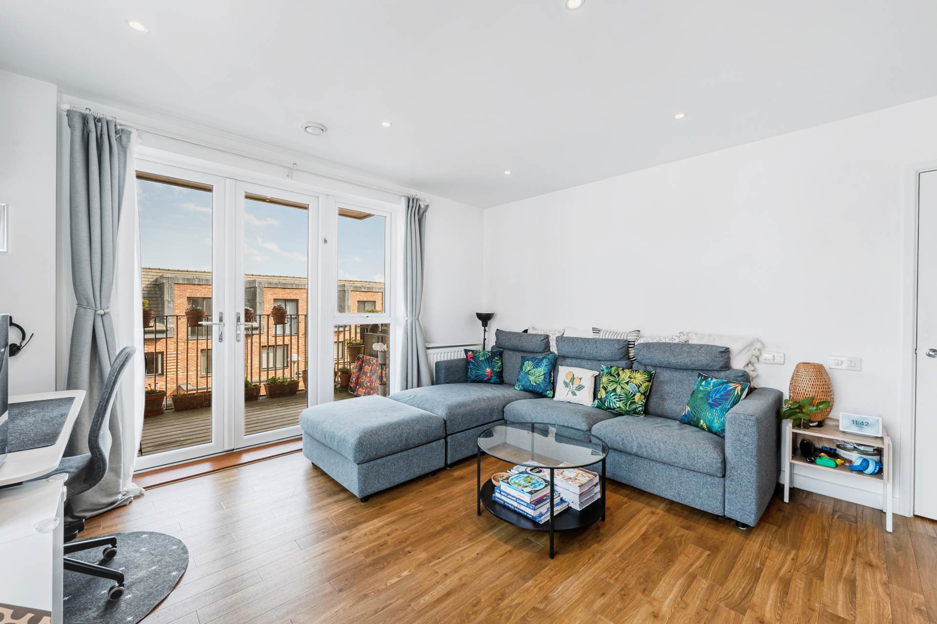 Myers Court, Brentford, Image 16