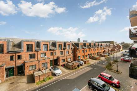 Myers Court, Brentford, Image 10